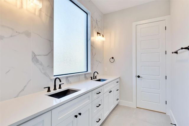 1304 Minnie DR, Austin, TX 78732