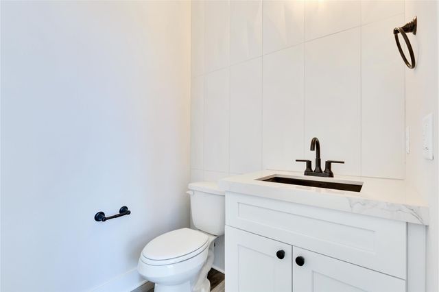 1304 Minnie DR, Austin, TX 78732