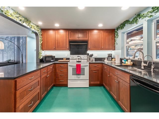 2115 ARTHUR St, Eugene, OR 97405