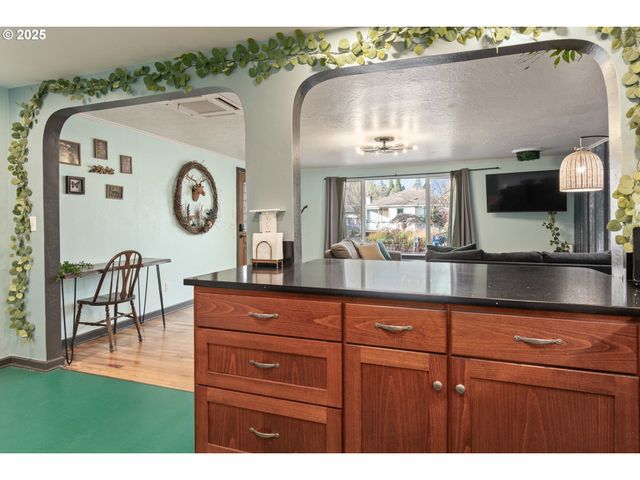 2115 ARTHUR St, Eugene, OR 97405