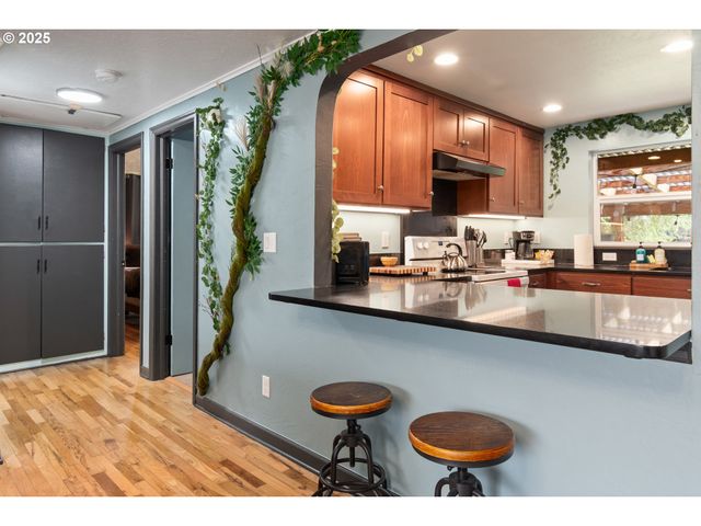 2115 ARTHUR St, Eugene, OR 97405