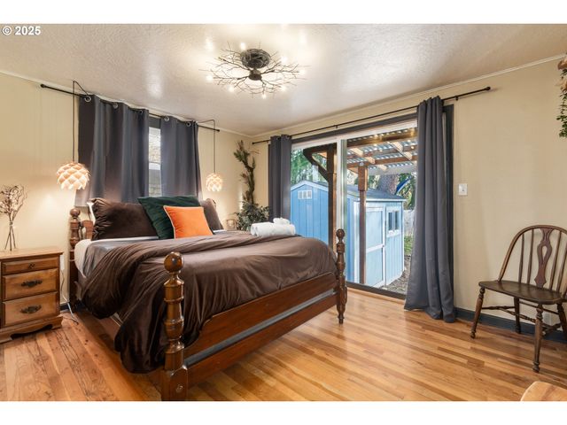 2115 ARTHUR St, Eugene, OR 97405