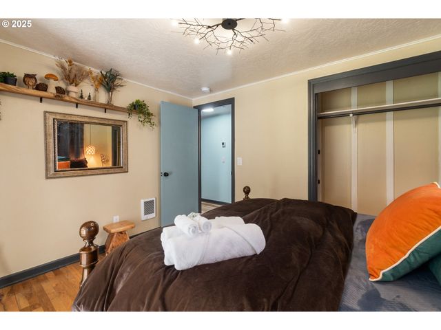 2115 ARTHUR St, Eugene, OR 97405