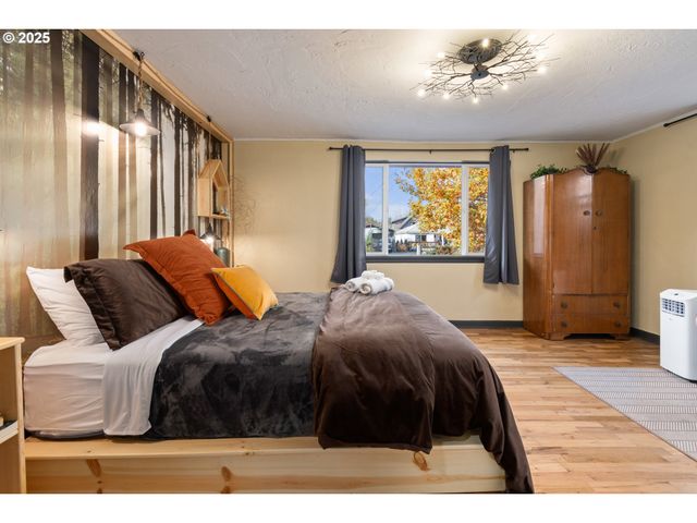 2115 ARTHUR St, Eugene, OR 97405