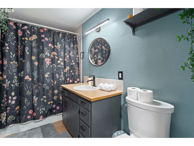 2115 ARTHUR St, Eugene, OR 97405