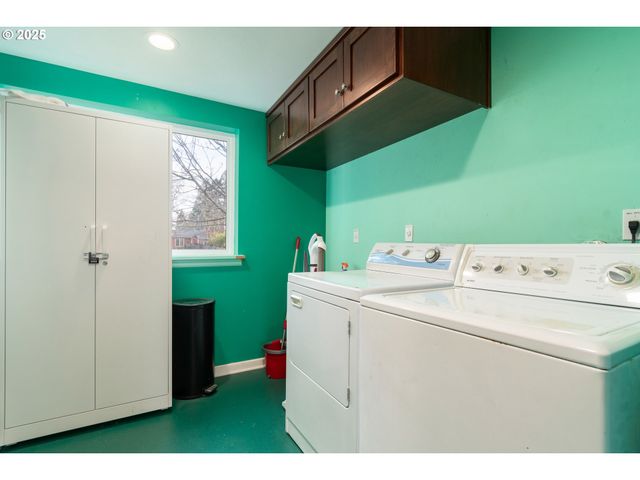 2115 ARTHUR St, Eugene, OR 97405