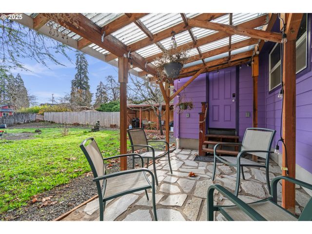 2115 ARTHUR St, Eugene, OR 97405