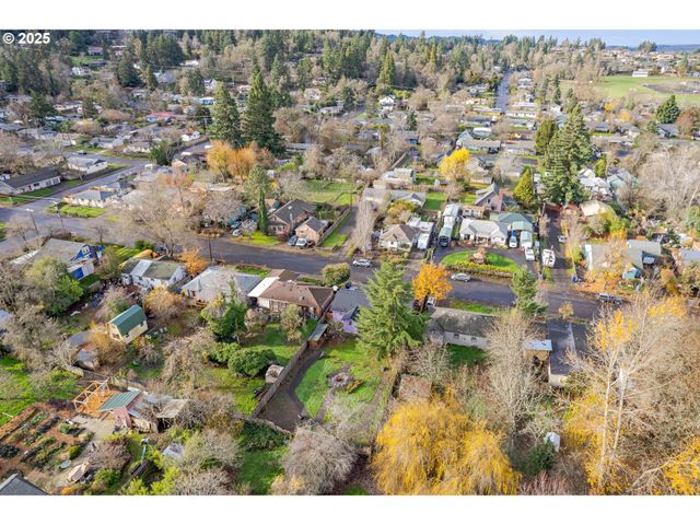 2115 ARTHUR St, Eugene, OR 97405