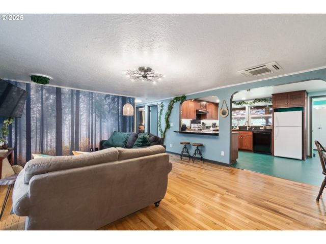 2115 ARTHUR St, Eugene, OR 97405