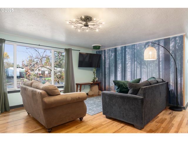 2115 ARTHUR St, Eugene, OR 97405