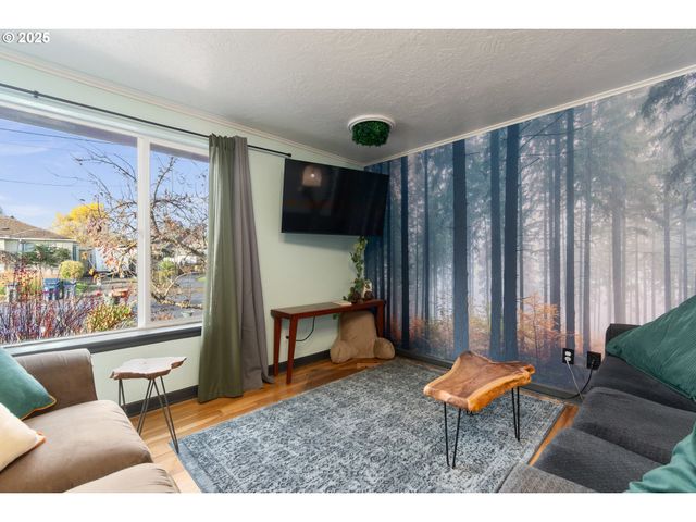 2115 ARTHUR St, Eugene, OR 97405