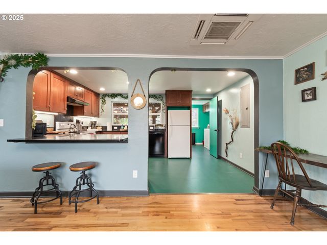 2115 ARTHUR St, Eugene, OR 97405