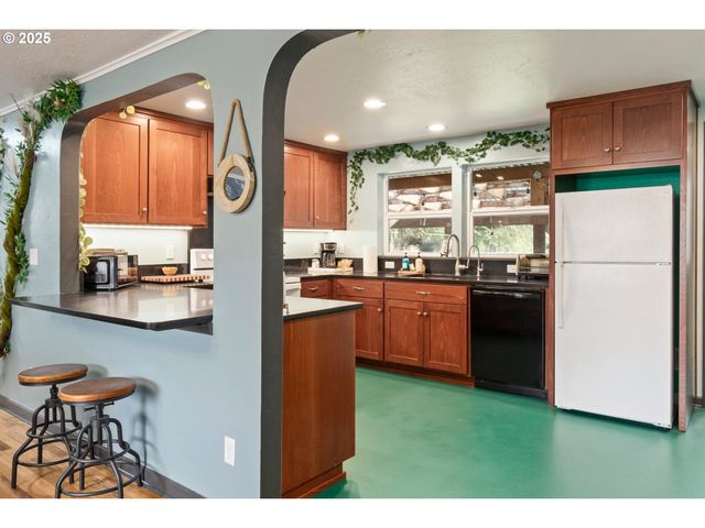 2115 ARTHUR St, Eugene, OR 97405