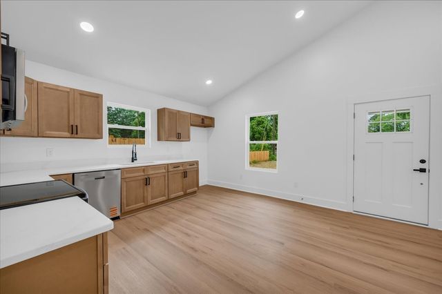 904 East Decherd Street, Tullahoma, TN 37388