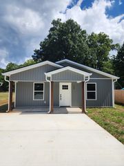 904 East Decherd Street, Tullahoma, TN 37388