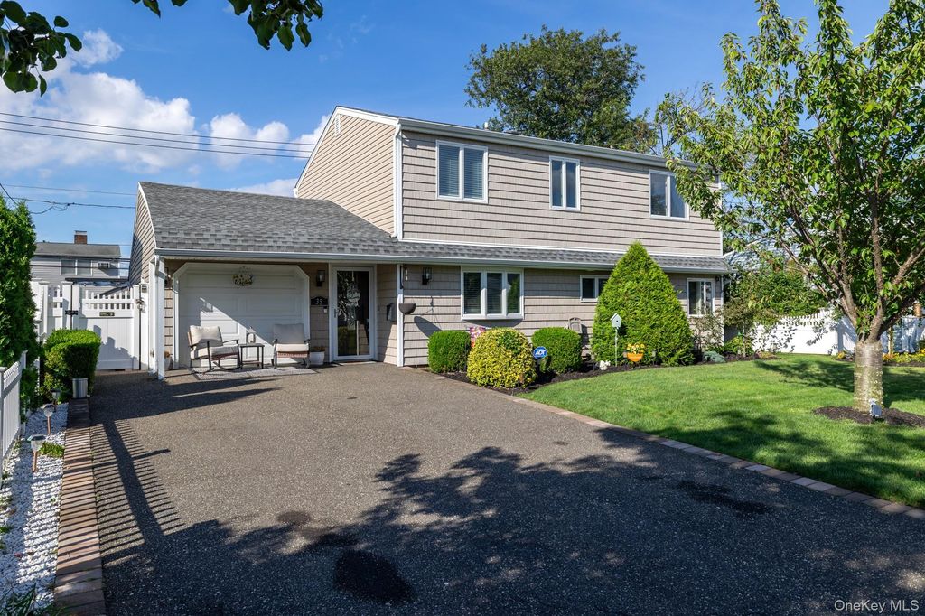 35 Magpie Lane, Levittown, NY 11756 — exterior