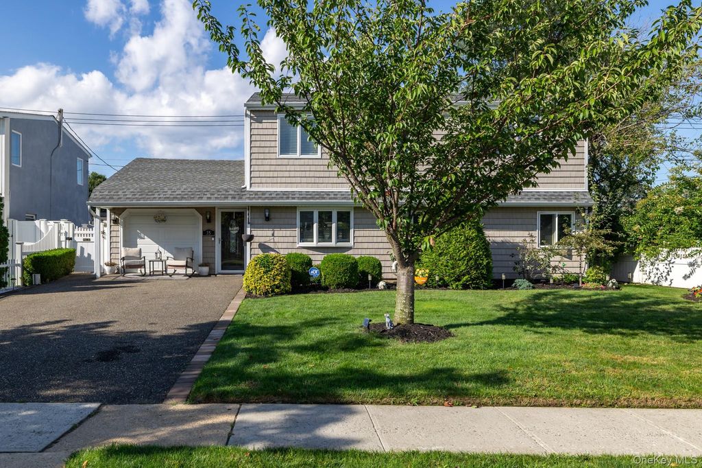 35 Magpie Lane, Levittown, NY 11756 — photo 2