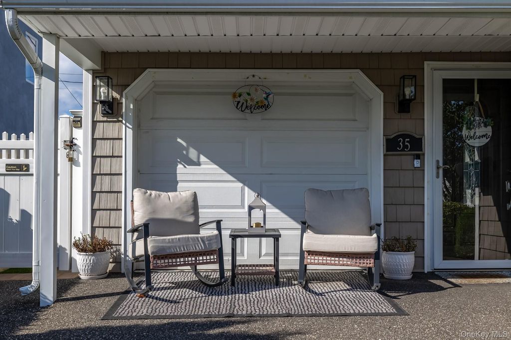 35 Magpie Lane, Levittown, NY 11756 — photo 3