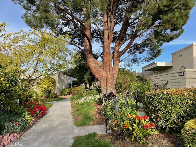 2192 E Via Mariposa E D, Laguna Woods, CA 92637