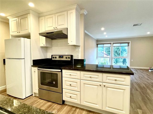 2192 E Via Mariposa E D, Laguna Woods, CA 92637