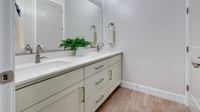 1687 N Blackwood Avenue, Clovis, CA 93619