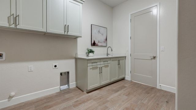 1687 N Blackwood Avenue, Clovis, CA 93619