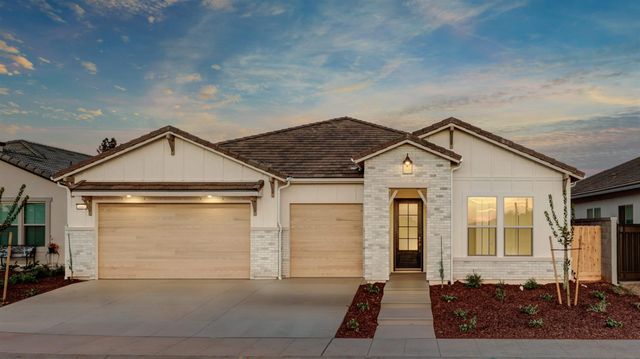 1687 N Blackwood Avenue, Clovis, CA 93619