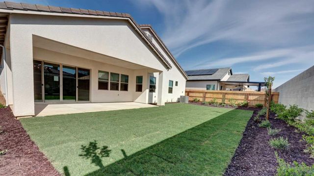 1687 N Blackwood Avenue, Clovis, CA 93619