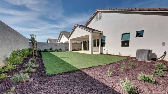 1687 N Blackwood Avenue, Clovis, CA 93619