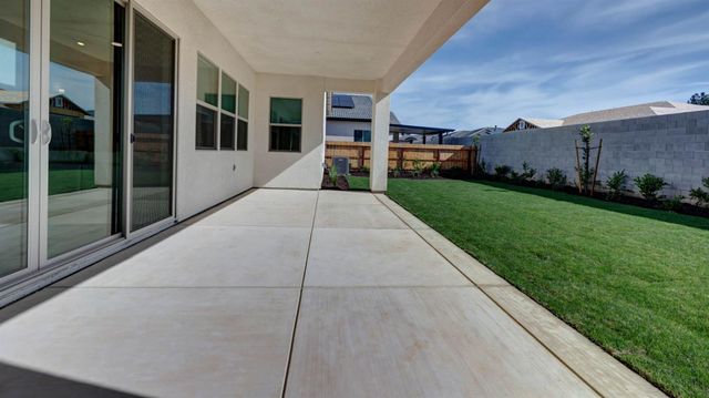1687 N Blackwood Avenue, Clovis, CA 93619