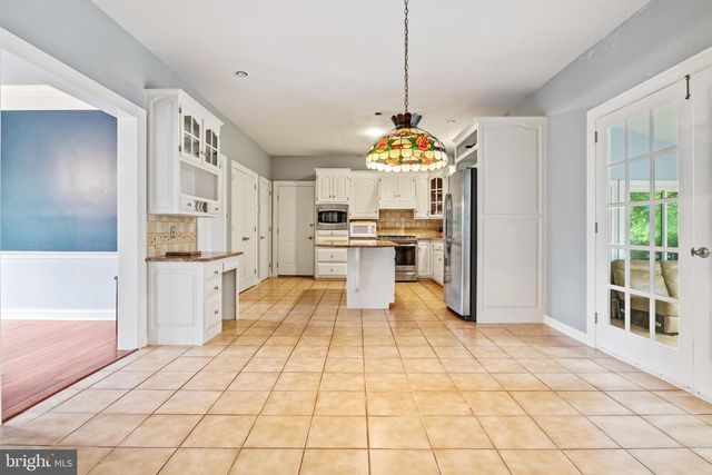 1077 CHAPEL FORGE DR, Lancaster, PA 17601