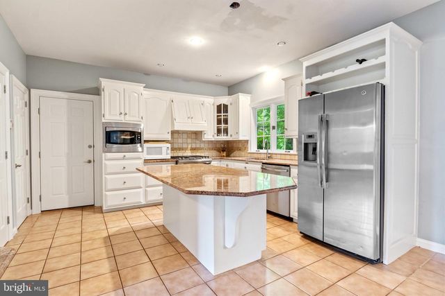 1077 CHAPEL FORGE DR, Lancaster, PA 17601