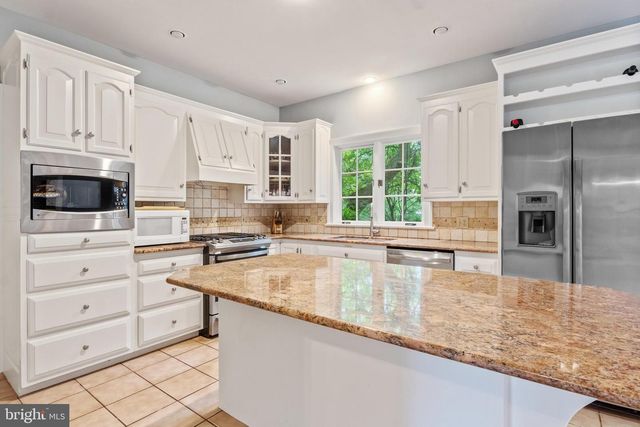 1077 CHAPEL FORGE DR, Lancaster, PA 17601