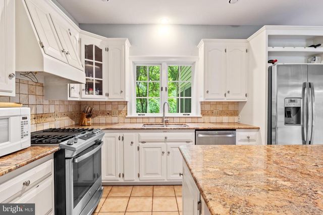 1077 CHAPEL FORGE DR, Lancaster, PA 17601