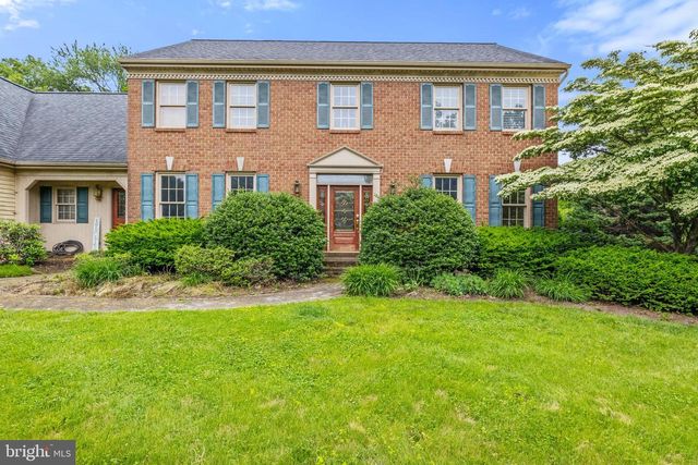 1077 CHAPEL FORGE DR, Lancaster, PA 17601