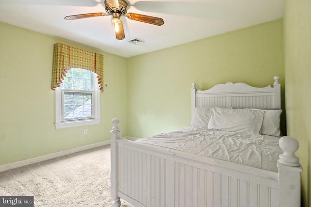 1077 CHAPEL FORGE DR, Lancaster, PA 17601