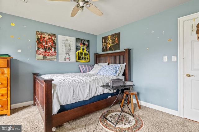 1077 CHAPEL FORGE DR, Lancaster, PA 17601