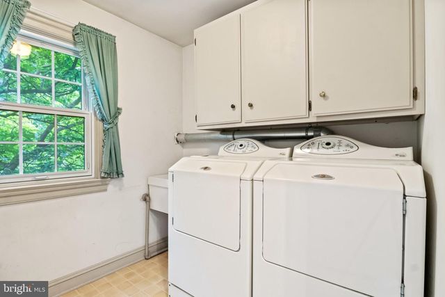 1077 CHAPEL FORGE DR, Lancaster, PA 17601