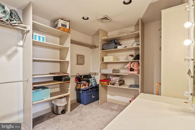 1077 CHAPEL FORGE DR, Lancaster, PA 17601