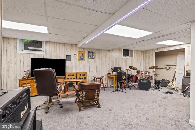 1077 CHAPEL FORGE DR, Lancaster, PA 17601