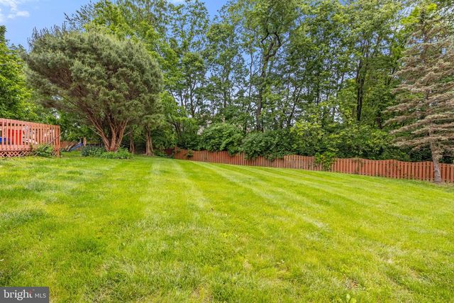 1077 CHAPEL FORGE DR, Lancaster, PA 17601