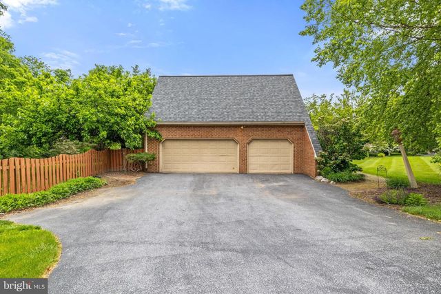 1077 CHAPEL FORGE DR, Lancaster, PA 17601