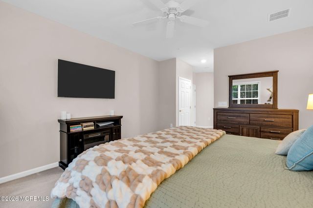 712 Mill Pond Way 112, Eatontown, NJ 07724