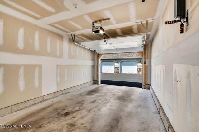 712 Mill Pond Way 112, Eatontown, NJ 07724