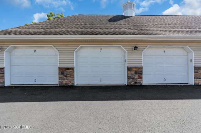 712 Mill Pond Way 112, Eatontown, NJ 07724