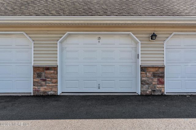 712 Mill Pond Way 112, Eatontown, NJ 07724