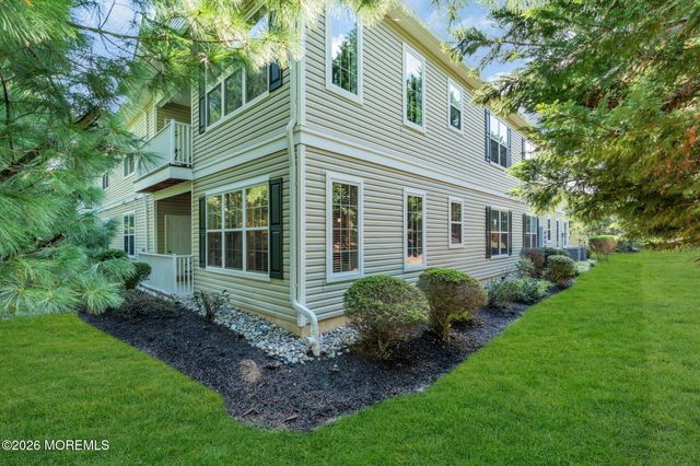 712 Mill Pond Way 112, Eatontown, NJ 07724