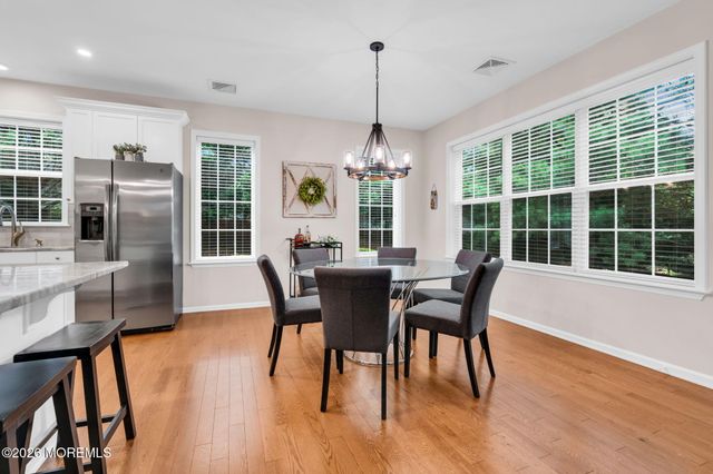 712 Mill Pond Way 112, Eatontown, NJ 07724