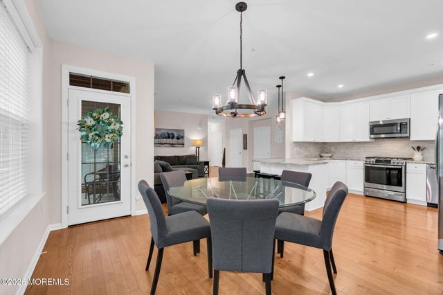 712 Mill Pond Way 112, Eatontown, NJ 07724