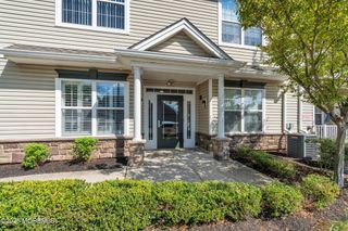 712 Mill Pond Way 112, Eatontown, NJ 07724